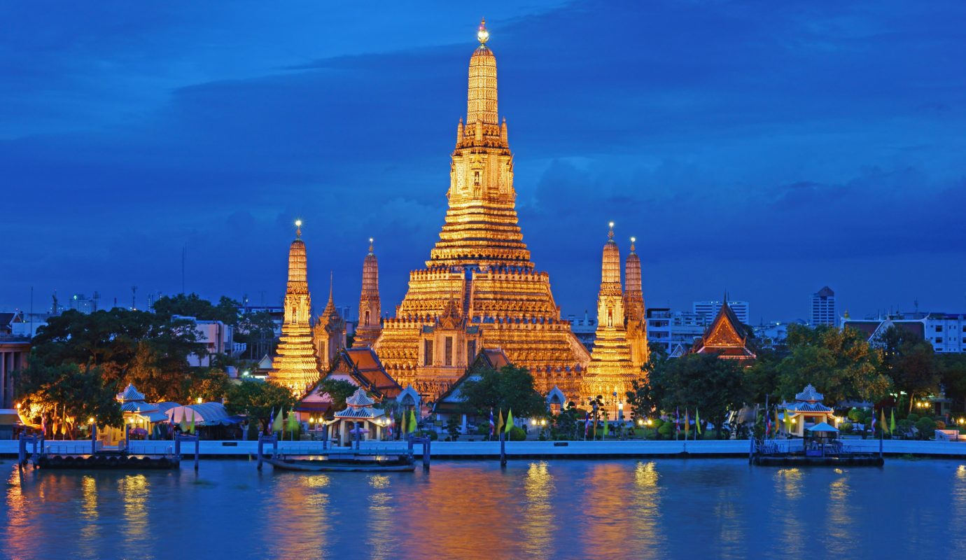 Wat Arun Bangkok - Photograph the festive spirit of Thailand’s royal legacy